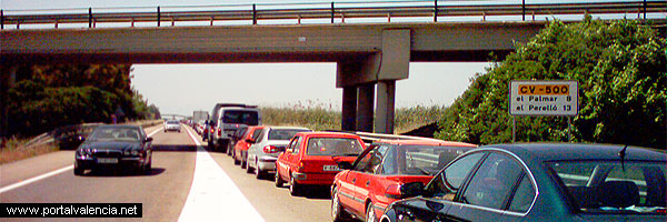 Atascos circulación carretera El Saler